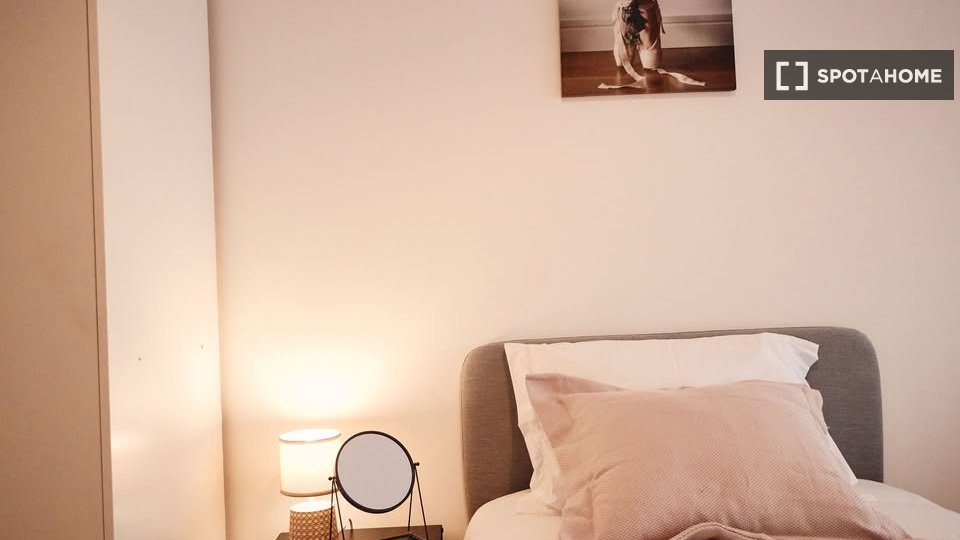 Double room Porto, 1 bed, 175m² — photo 9
