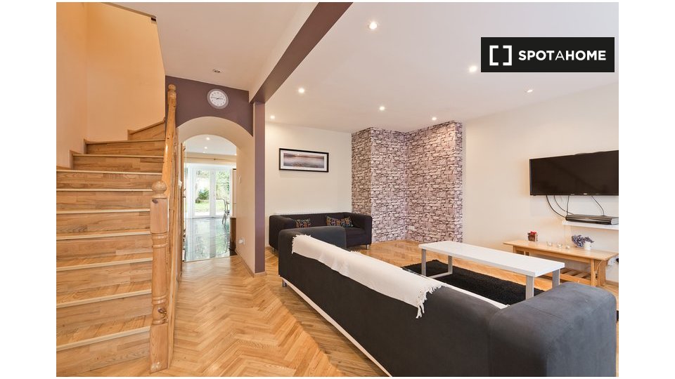 Apartment Dublin, 4 beds, 85m² — photo 1