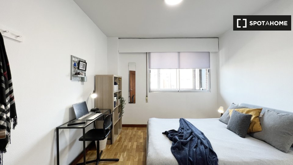 Double room Madrid, 5 beds, 95m² — photo 4