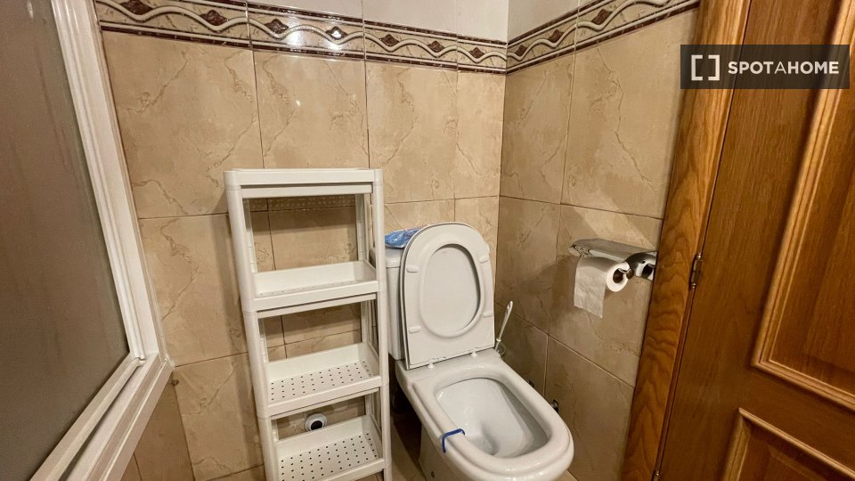 Double room Madrid, 3 beds — photo 10