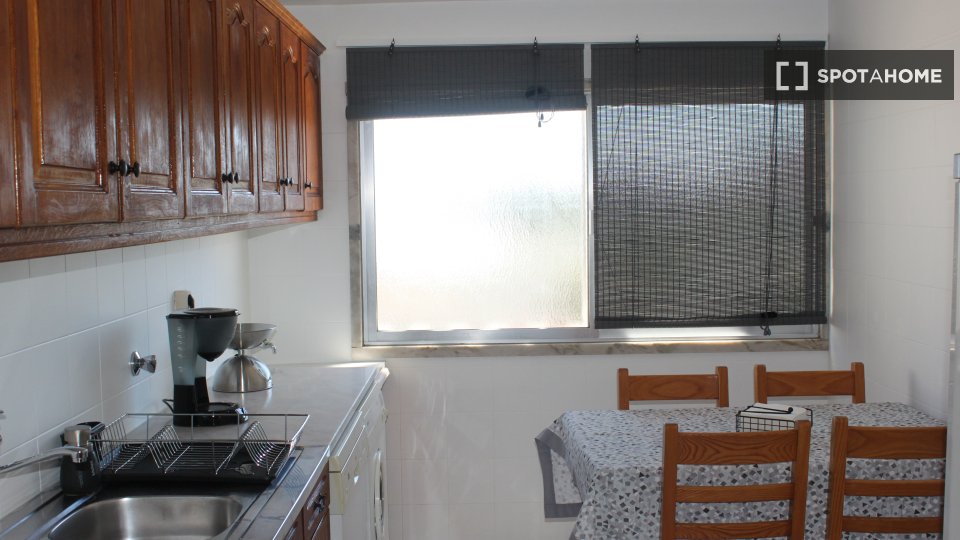 Double room Lisbon, 3 beds, 120m² — photo 11