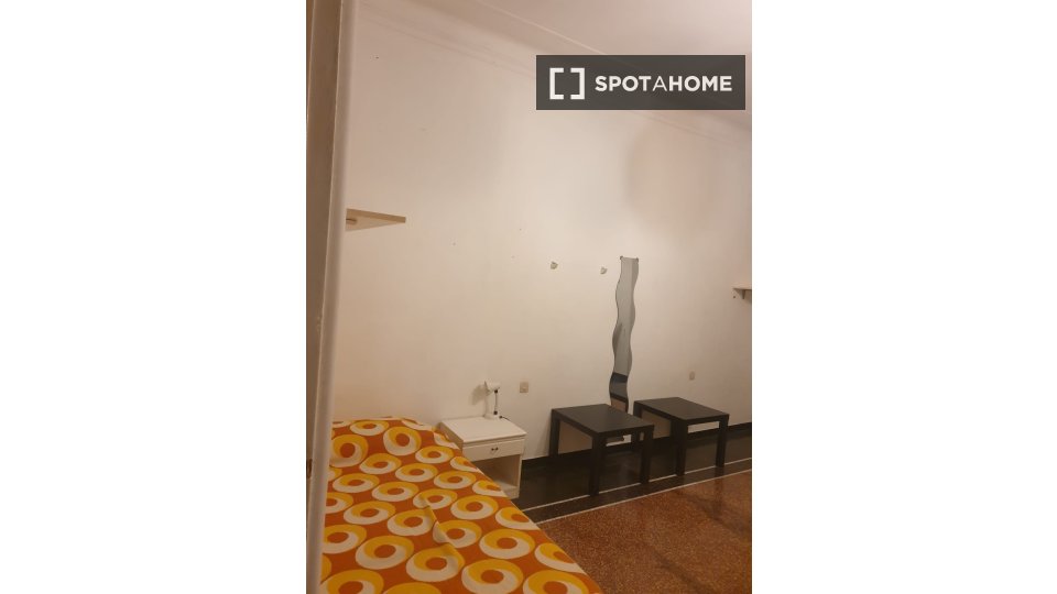 Double room Genoa, 3 beds, 120m² — photo 8