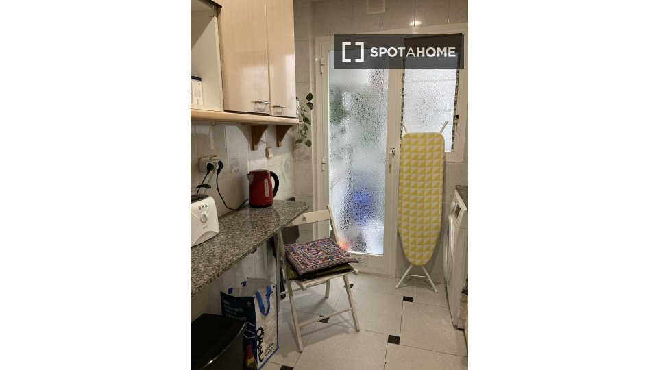Double room Barcelona, 3 beds, 90m² — photo 3