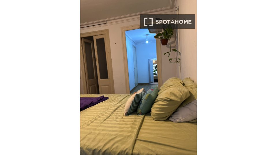 Double room Barcelona, 3 beds, 80m² — photo 2