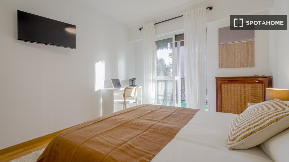 Double room Madrid, 5 beds, 145m² — photo 4