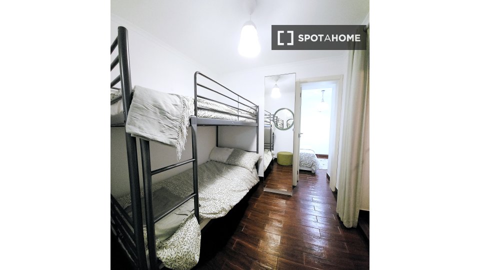 Apartment Lisbon, 2 beds, 79m² — photo 2