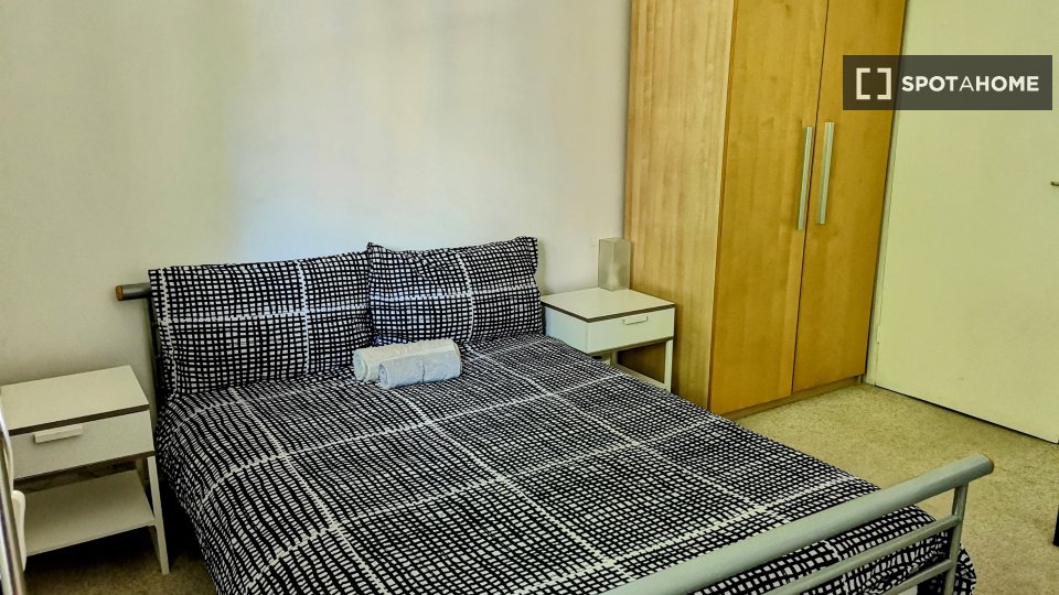 Double room London, 3 beds — photo 11