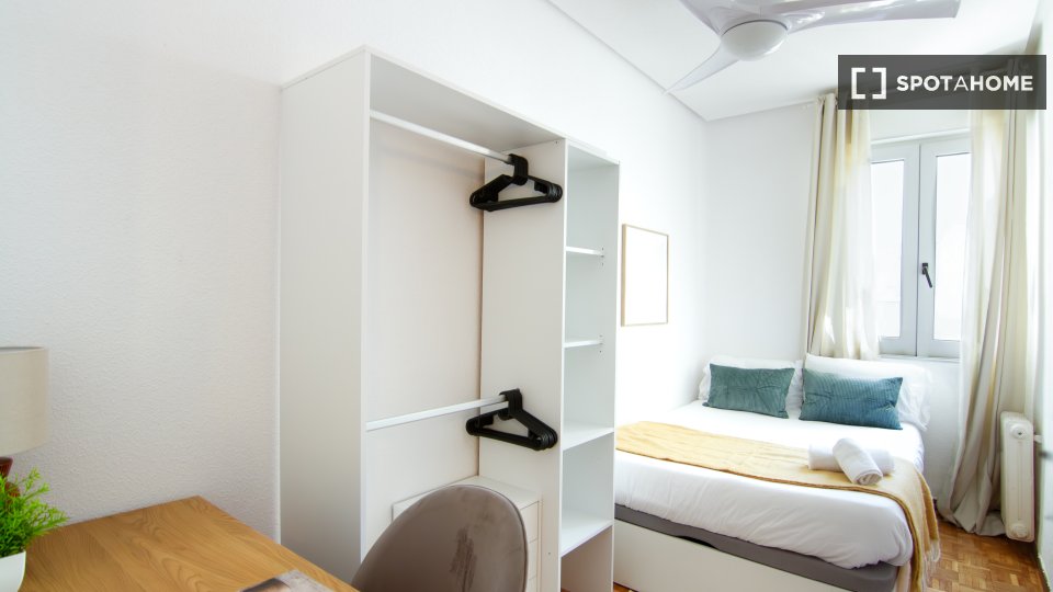 Double room Madrid, 6 beds — photo 32