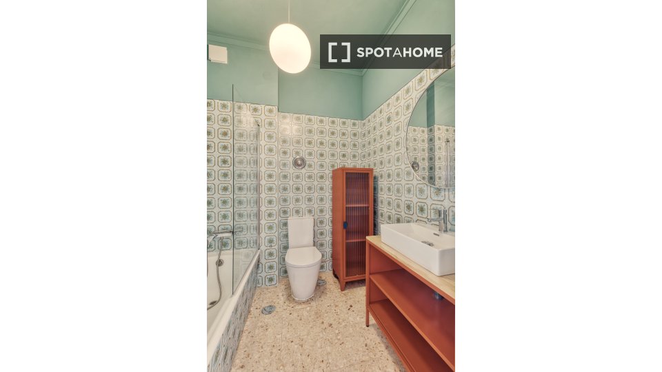 Double room Lisbon, 5 beds — photo 44