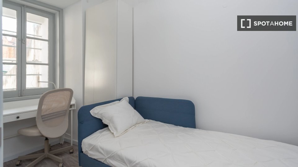Double room Lisbon, 5 beds — photo 10
