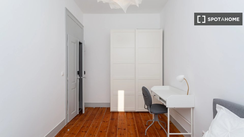 Double room Lisbon, 6 beds — photo 3