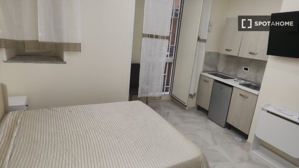 Double room Naples, 2 beds, 35m² — photo 6