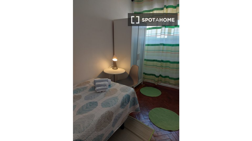 Double room Lisbon, 3 beds, 120m² — photo 3