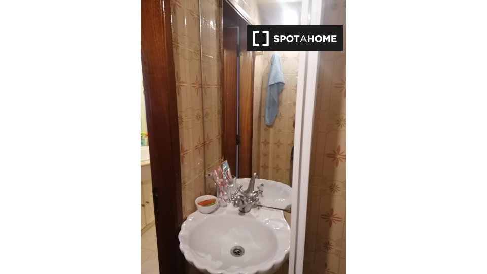 Double room Lisbon, 3 beds, 120m² — photo 14