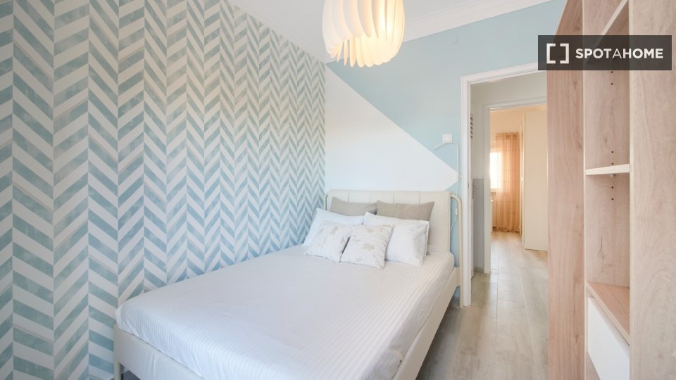Double room Lisbon, 4 beds — photo 24