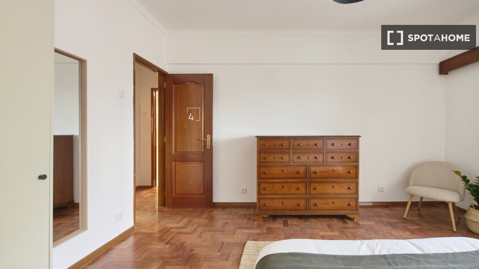 Double room Lisbon, 4 beds — photo 17