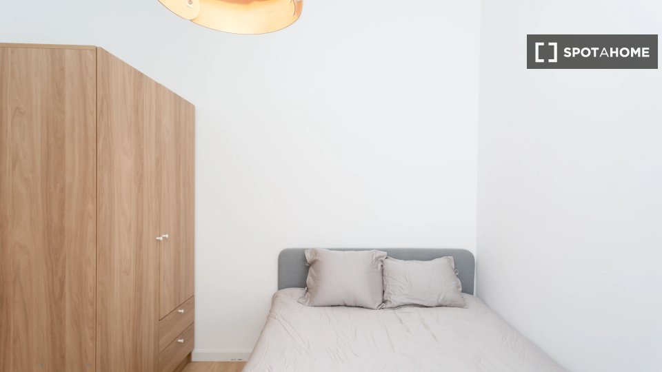 Double room Lisbon, 5 beds — photo 11