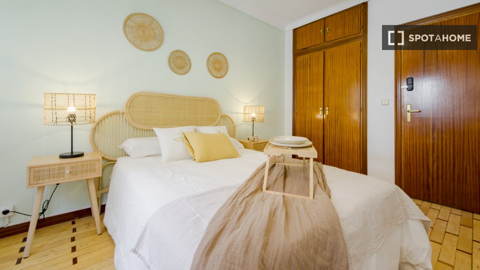Double room Madrid, 7 beds, 135m² — photo 2