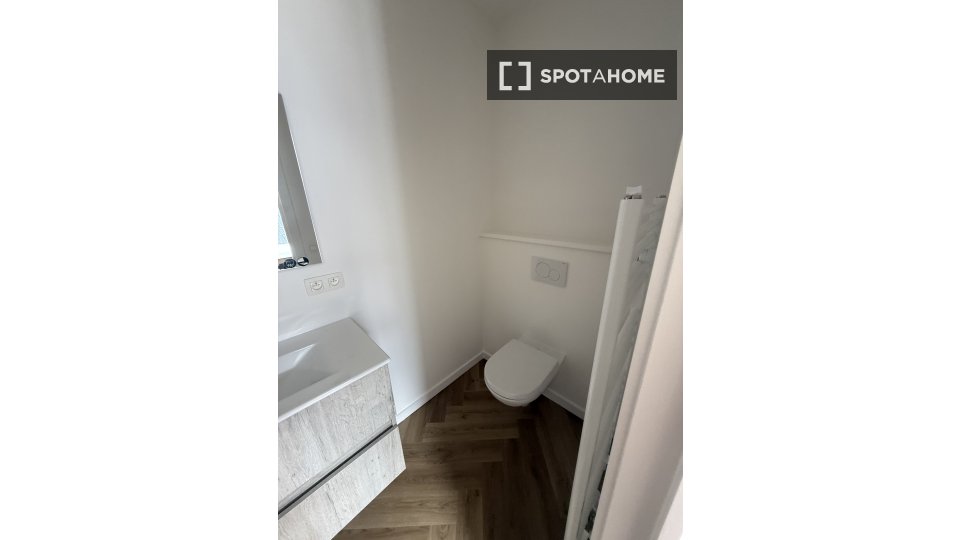 Double room Brussels, 4 beds, 50m² — photo 8