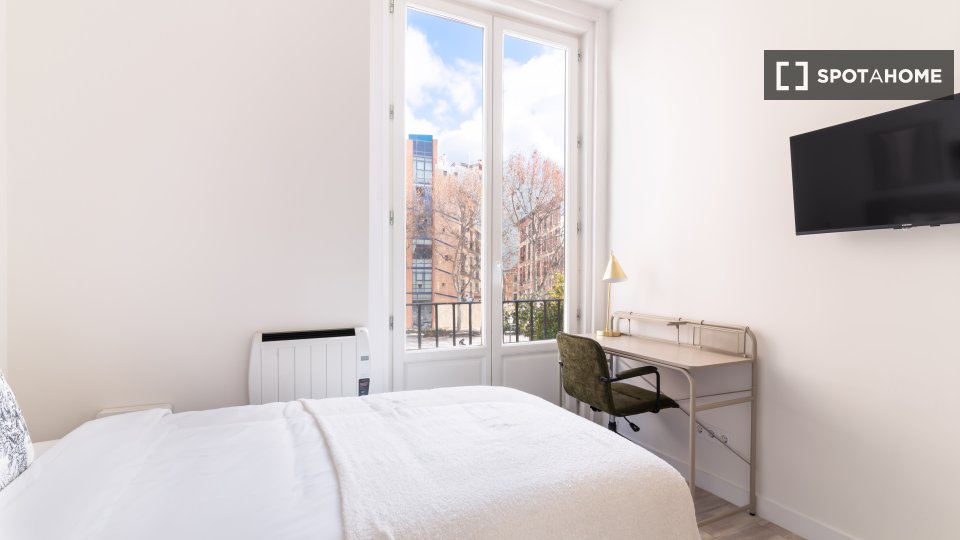Double room Madrid, 7 beds, 230m² — photo 2