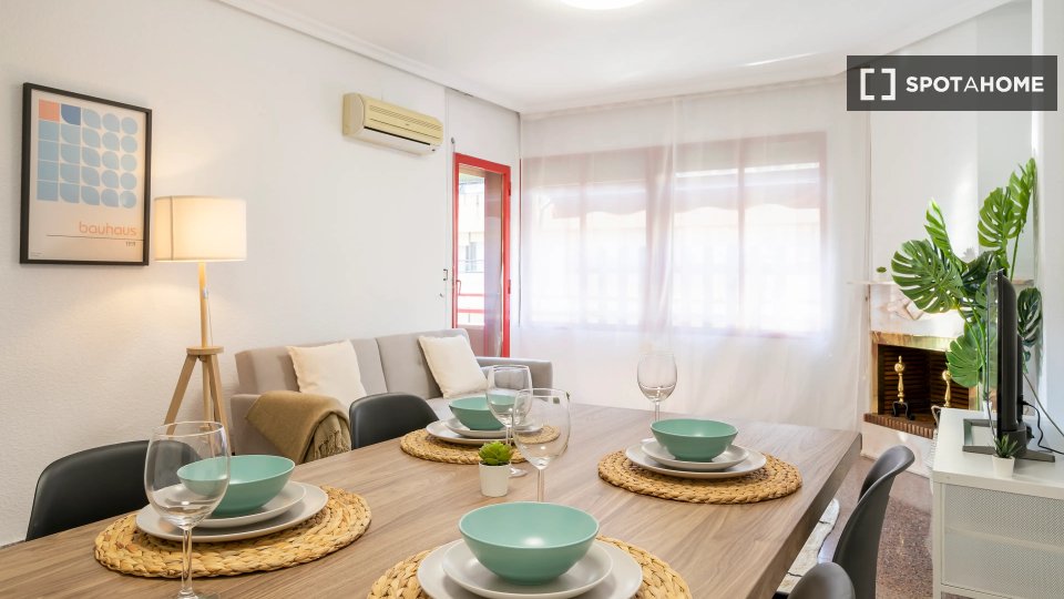 Double room Alicante, 3 beds — photo 14