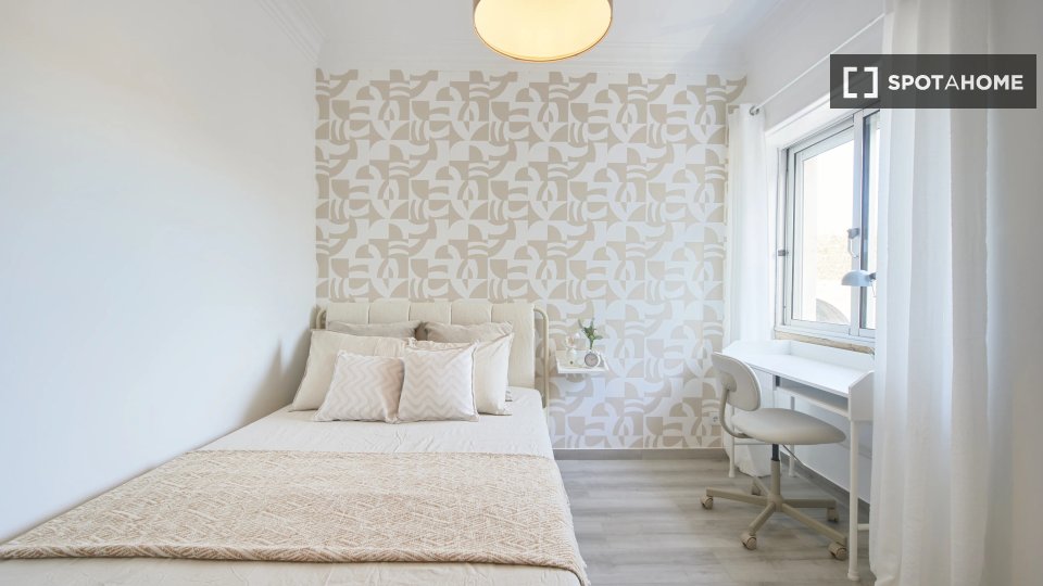 Double room Lisbon, 4 beds — photo 11