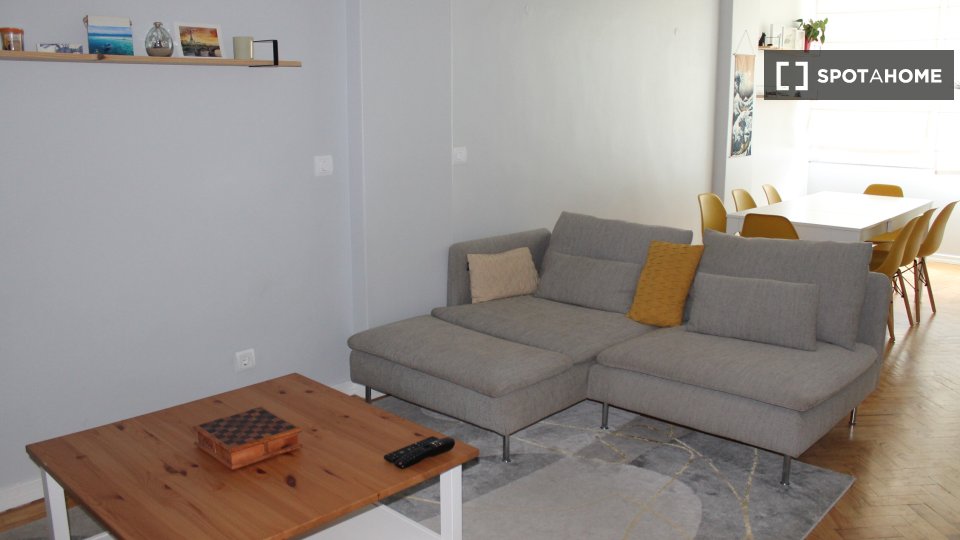 Apartment Lisbon, 2 beds, 106m² — photo 3