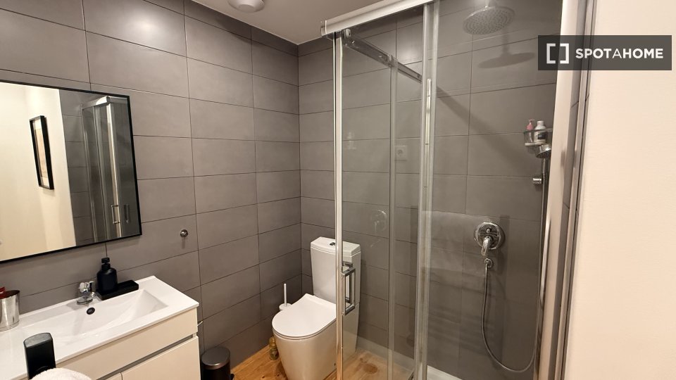 Apartment Lisbon, 2 beds, 90m² — photo 48