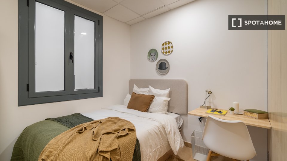 Double room Barcelona, 9 beds, 195m² — photo 14