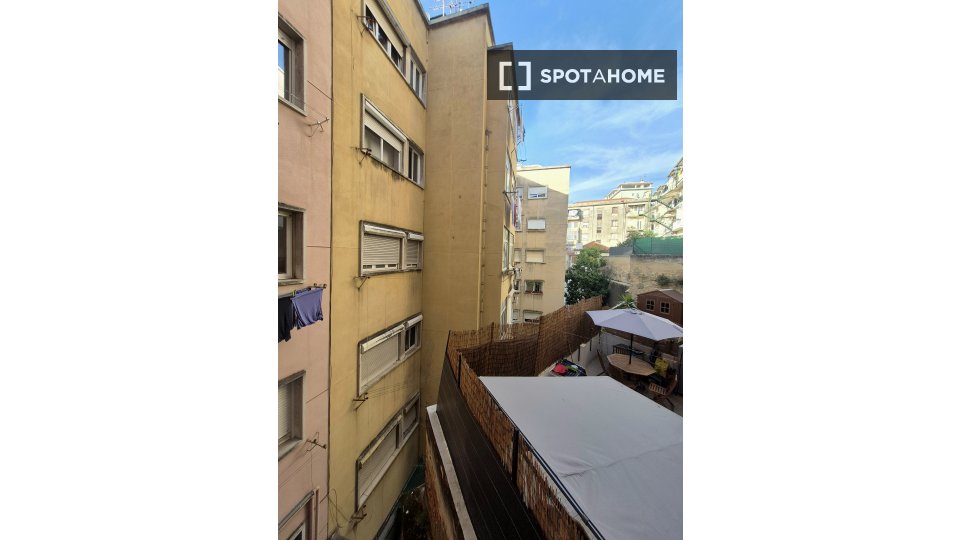 Apartment Lisbon, 4 beds, 100m² — photo 9