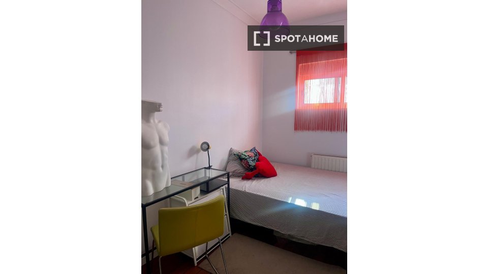 Double room Lisbon, 3 beds, 100m² — photo 7