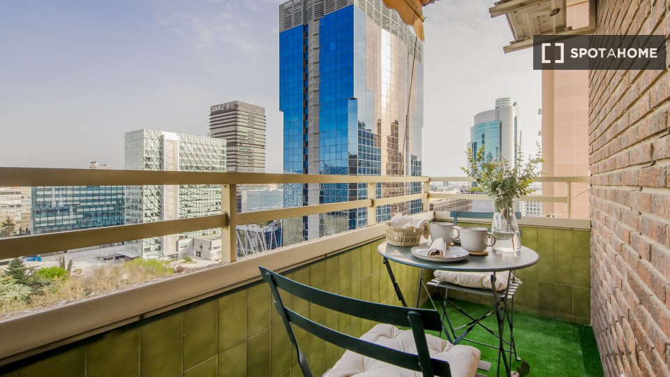 Double room Madrid, 7 beds, 200m² — photo 2