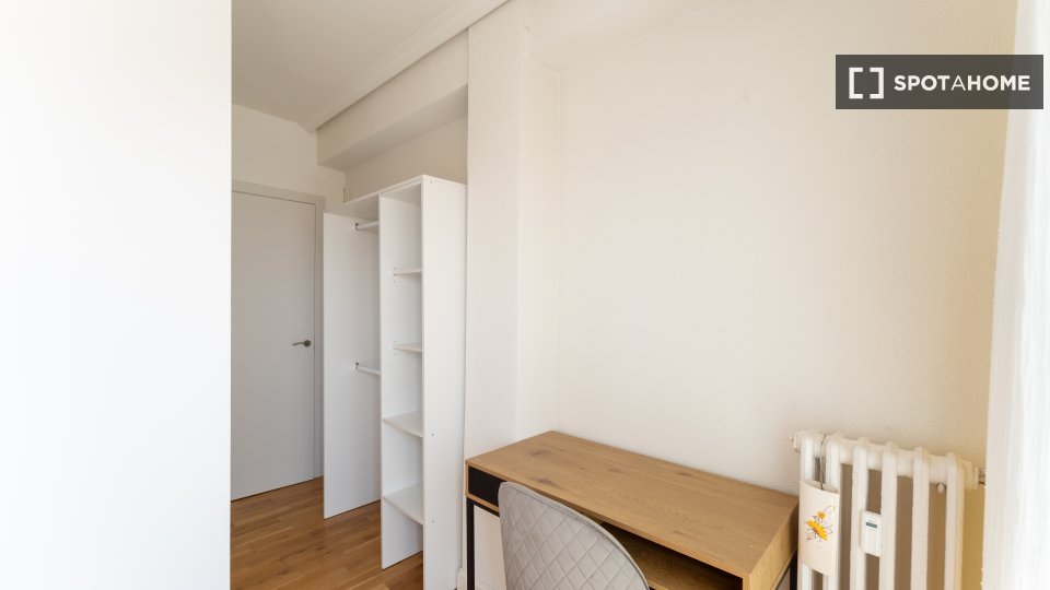 Double room Madrid, 6 beds — photo 4