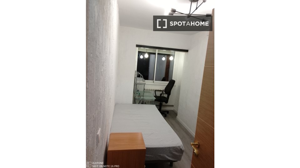 Double room Madrid, 4 beds, 80m² — photo 11