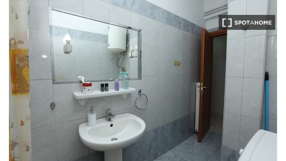 Double room Athens, 4 beds — photo 9