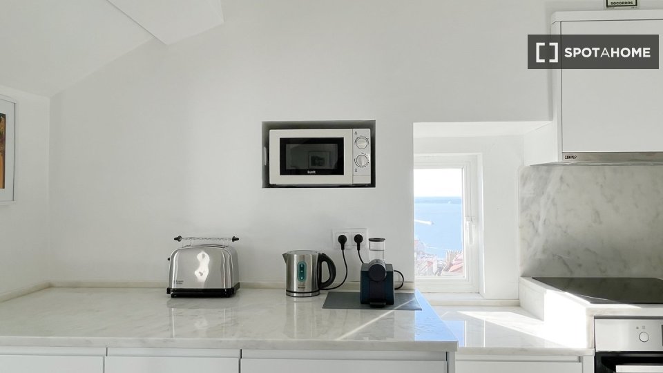 Apartment Lisbon, 2 beds, 71m² — photo 10