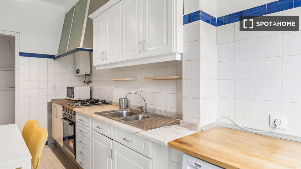 Double room Lisbon, 5 beds — photo 16