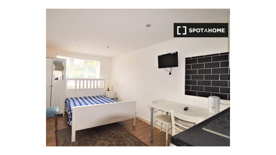 Double room London, 4 beds — photo 1