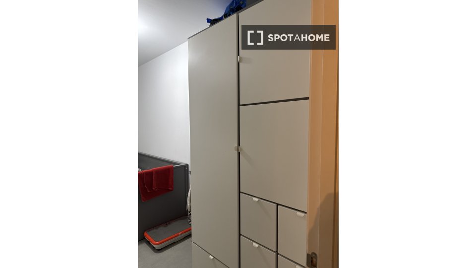 Double room Barcelona, 3 beds, 80m² — photo 2
