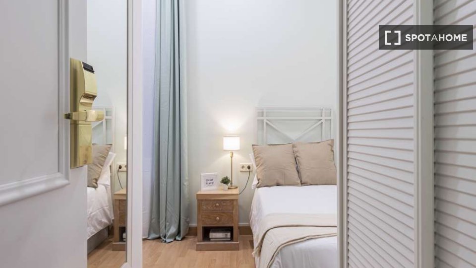 Double room Madrid, 41 beds — photo 12
