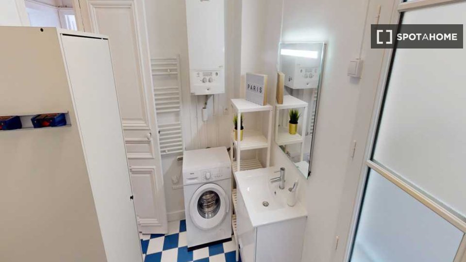 Double room Paris, 3 beds, 80m² — photo 4