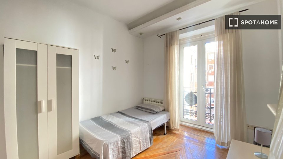 Double room Madrid, 7 beds, 180m² — photo 48