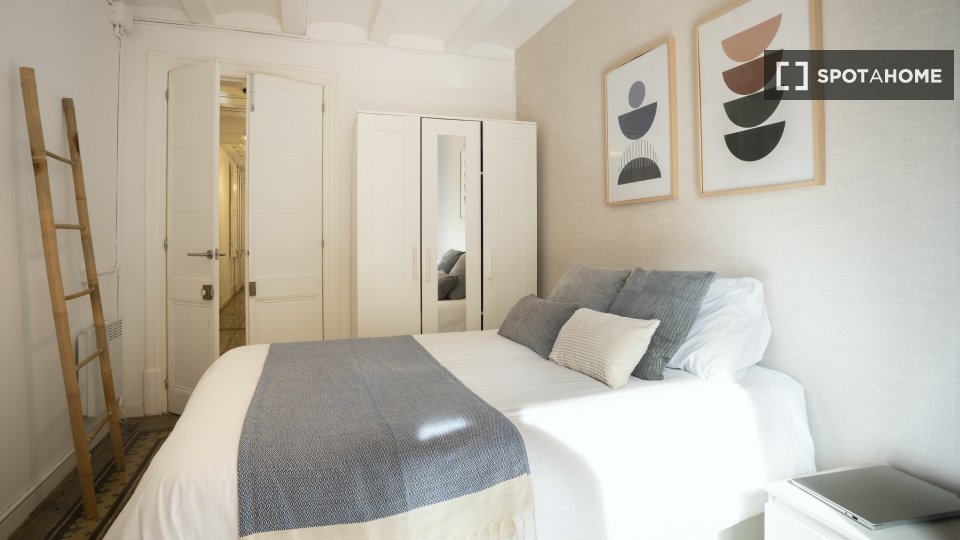 Double room Barcelona, 5 beds, 140m² — photo 40