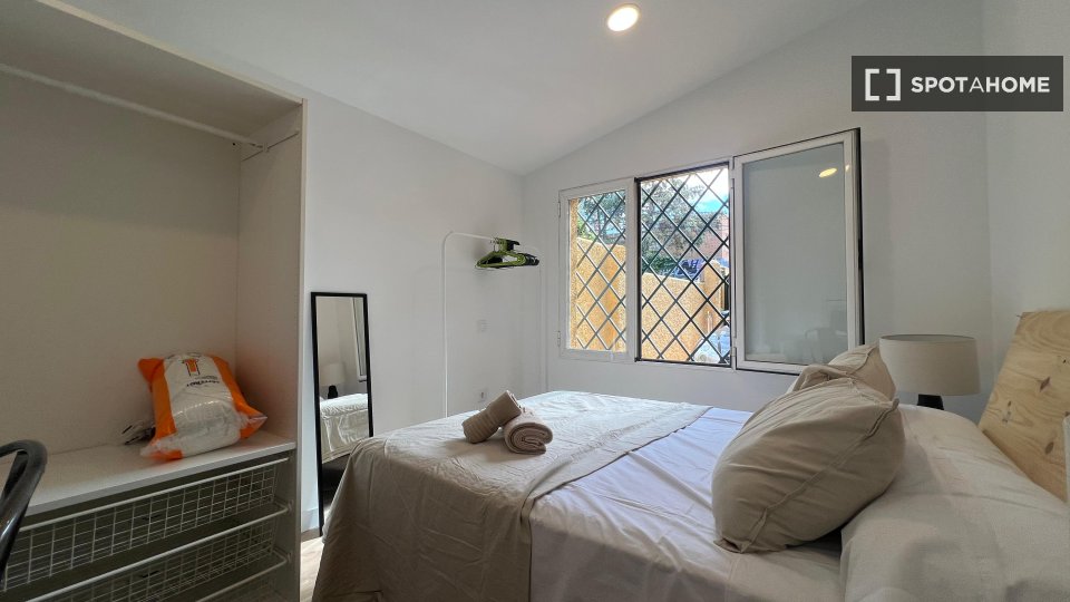 Double room Madrid, 8 beds — photo 2