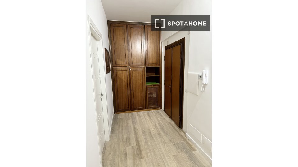 Double room Rome, 3 beds, 90m² — photo 8