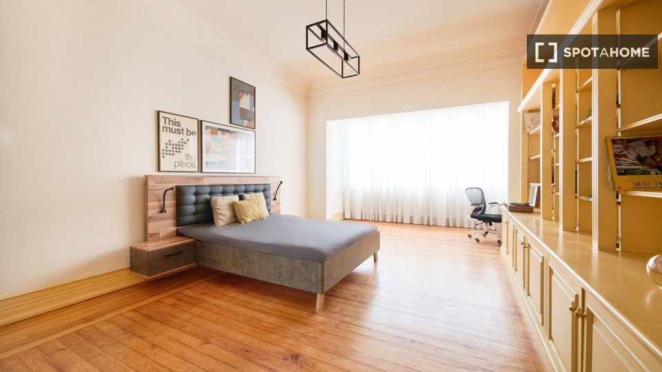 Double room Lisbon, 9 beds — photo 44
