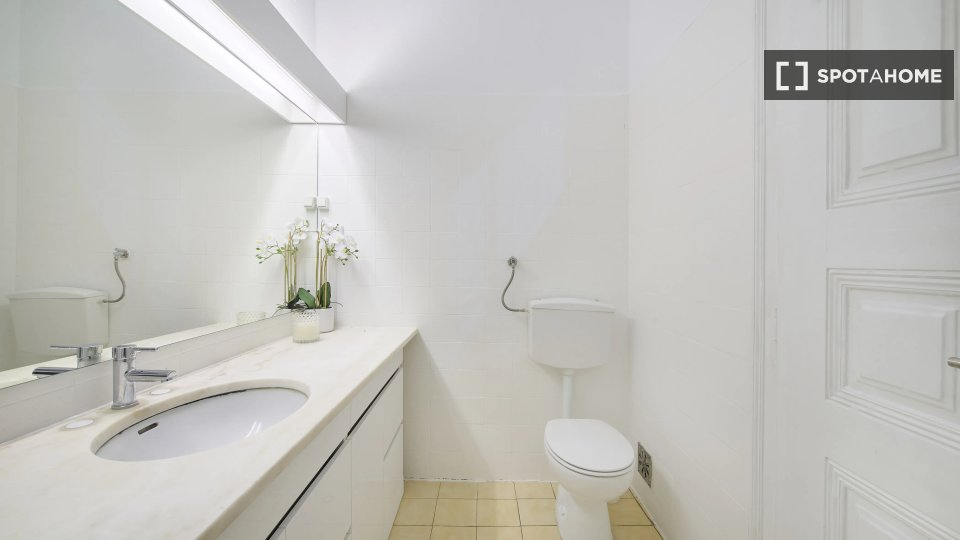 Double room Lisbon, 9 beds — photo 9