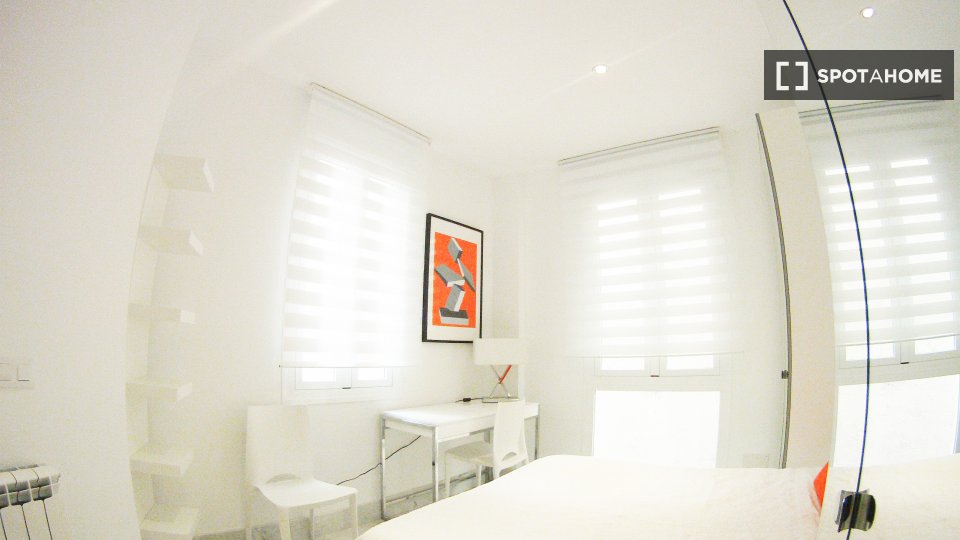 Double room Madrid, 3 beds, 60m² — photo 4