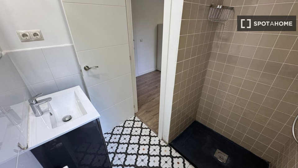Double room Barcelona, 6 beds, 227m² — photo 1