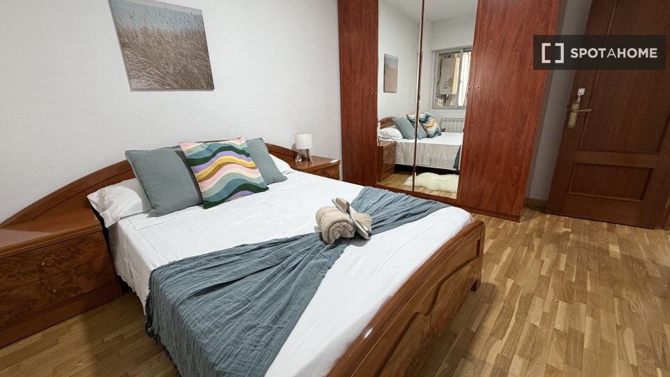 Double room Madrid, 4 beds, 80m² — photo 11